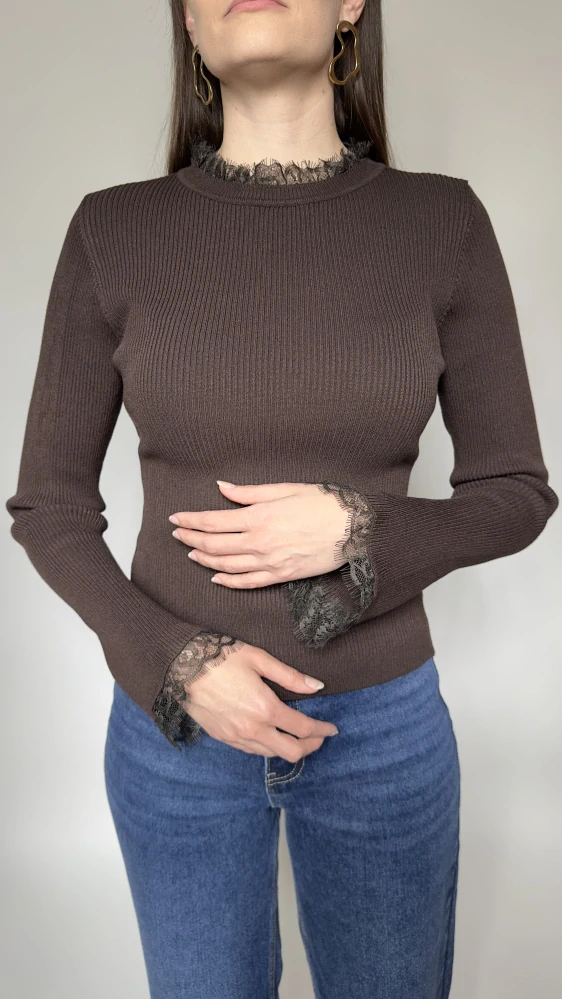 Elegantní čokoládový svetřík s krajkou – ELSA