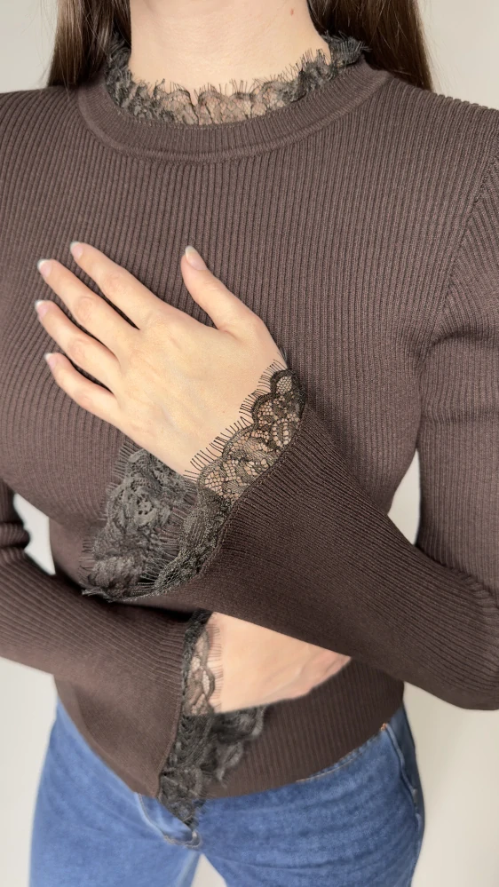 Elegantní čokoládový svetřík s krajkou – ELSA